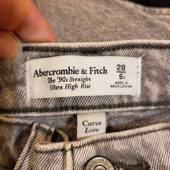 Abercrombie & Fitch - Picture 7 of 9